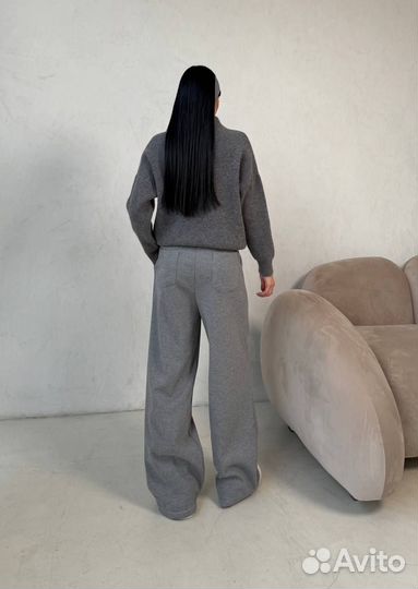 Свитер со стразами