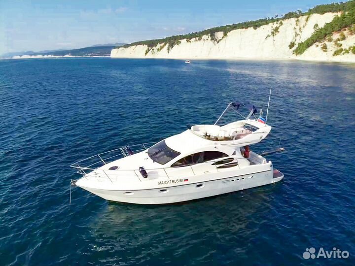 Аренда моторной яхты Azimut 39 в Геленджике