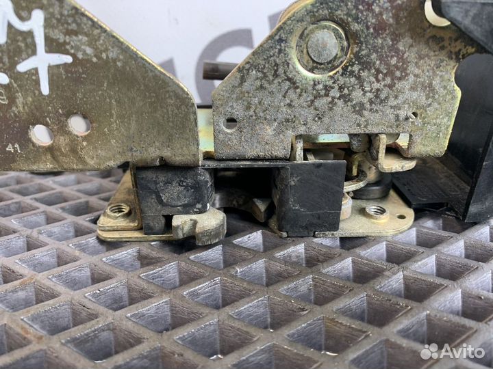 81626806148 Замок двери правой