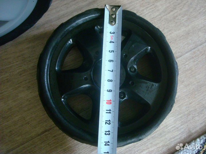 Колесо от коляски, трещетки на капор