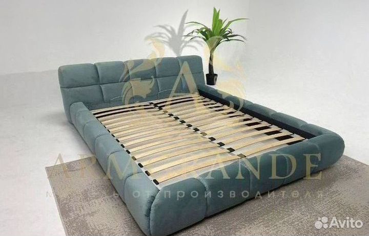 Кровать с мягким изголовьем