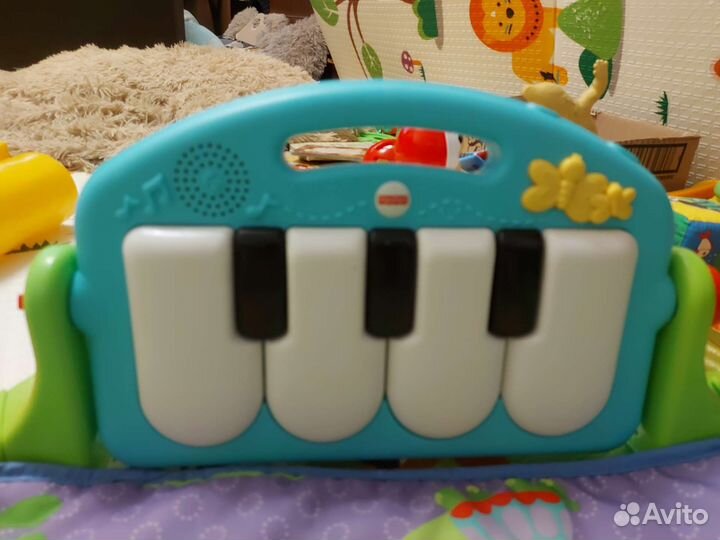 Развивающий коврик fisher price с пианино