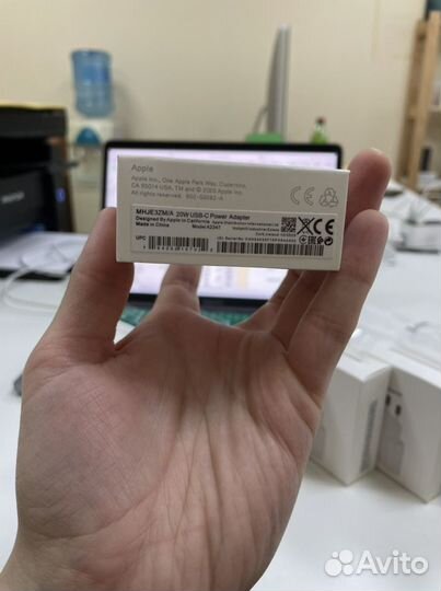 Зарядное устройство Apple USB-C 20w