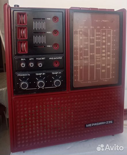 Радиоприемник Меридиан 235 красный рабочий