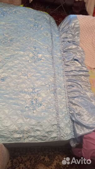 Покрывало на кровать атлас с оборками 200*220см