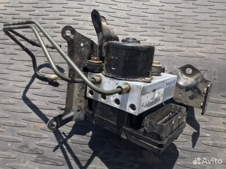 Блок (насос ) ABS Nissan Armada VK56DE 2003-2016