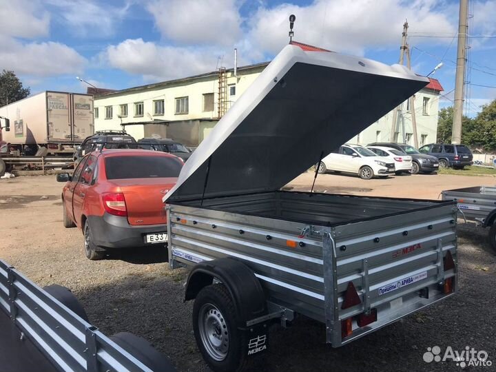 Прицеп с пластиковой крышкой. Крышка для прицепа