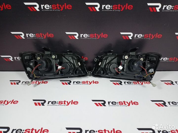 Фары Toyota Kluger XU20 01-07г R1859