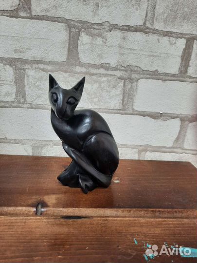 Кошка из дерева