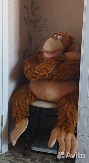 Большая мягкая игрушка обезьяна