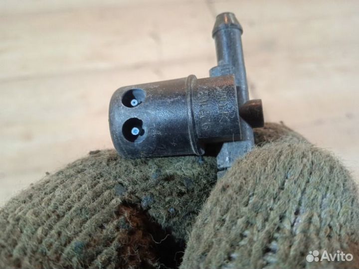 Форсунка омывателя передняя Opel Vectra C sedan