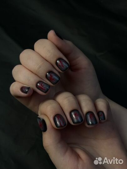 Модель на маникюр
