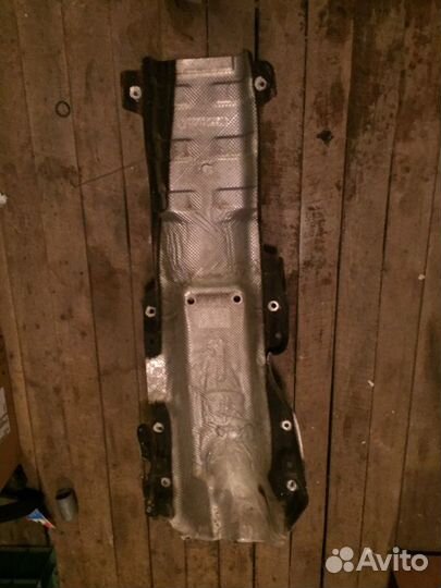 Центральный теплоэкран выхлопа