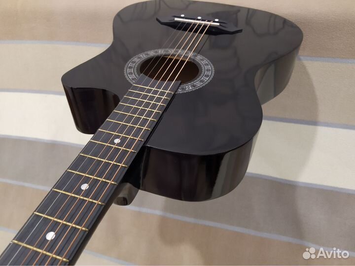 Акустическая гитара