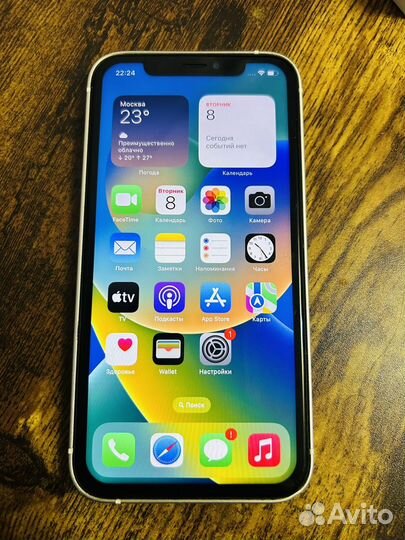 Телефон iPhone xr в корпусе 13
