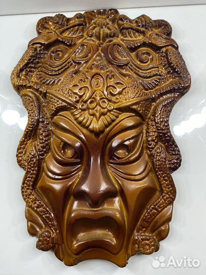 Барельеф маска Медузы Горгоны