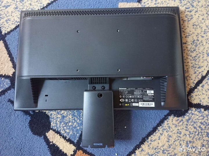 Монитор Lenovo