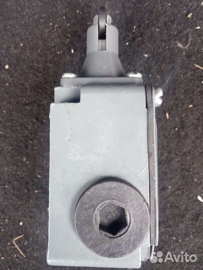 Выключатель путевой впк 2111Б У2 кэаз 151285