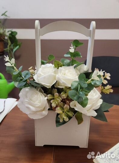 Цветы в деревянном кашпо Искусственные