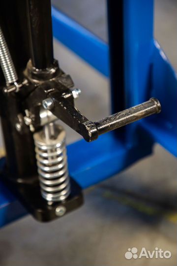 Штабелер-бочкокантователь 0,35 т 2 м