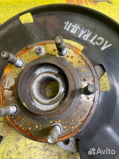 Поворотный кулак передний правый Opel Astra J