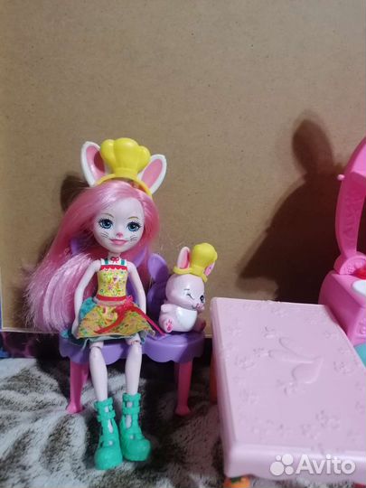 Кукла enchantimals с питомцем на кухне