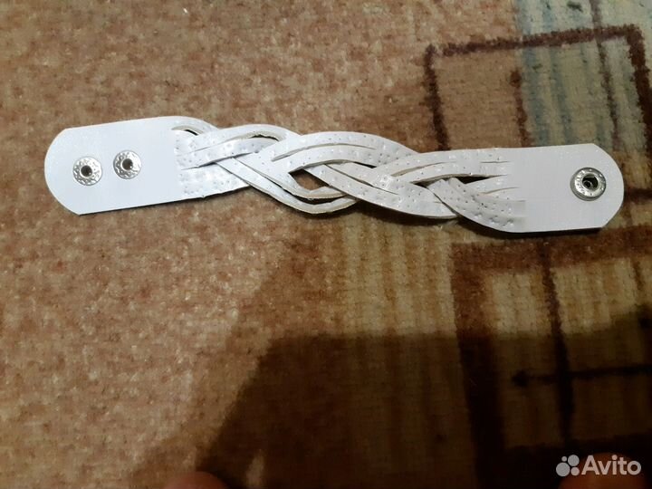 Браслет syoss. Новый