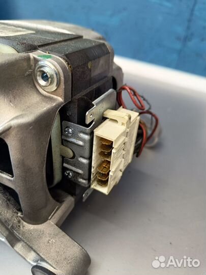 Двигатель стир. машины indesit-ariston 160016209.0