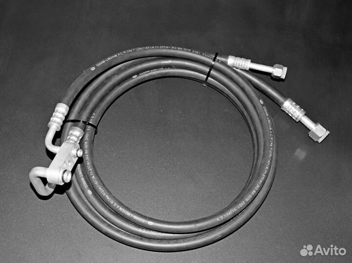 Mitsubishi Pajero 4/3 шланги заднего кондиционера