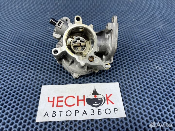 Насос вакуумный Audi Q3 Q5 A4 TT Golf