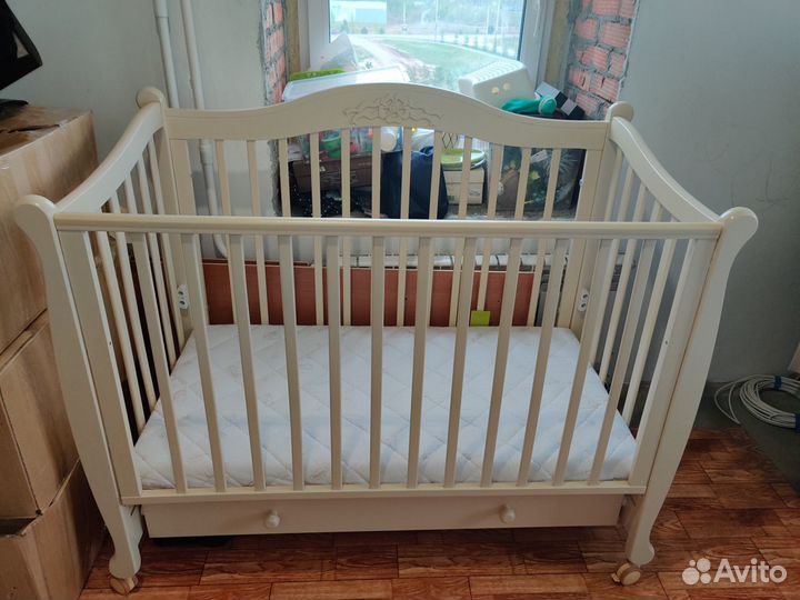 Детская кровать Гандылян Моника на колесиках