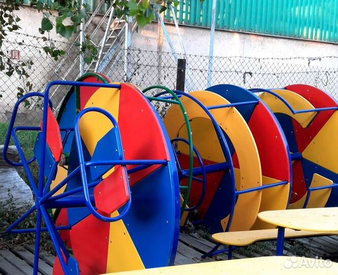 Карусель уличная