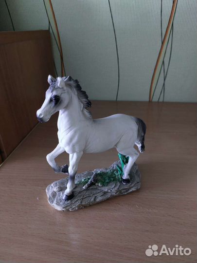 Керамические фигурки, вазы, свечи