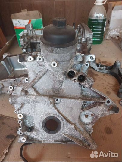 Передняя крышка двс Мерседес 213