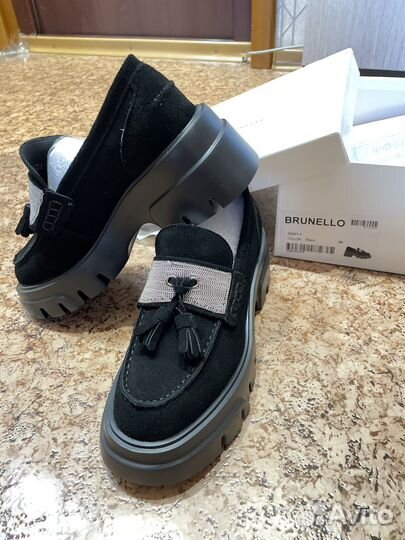 Продам туфли новые