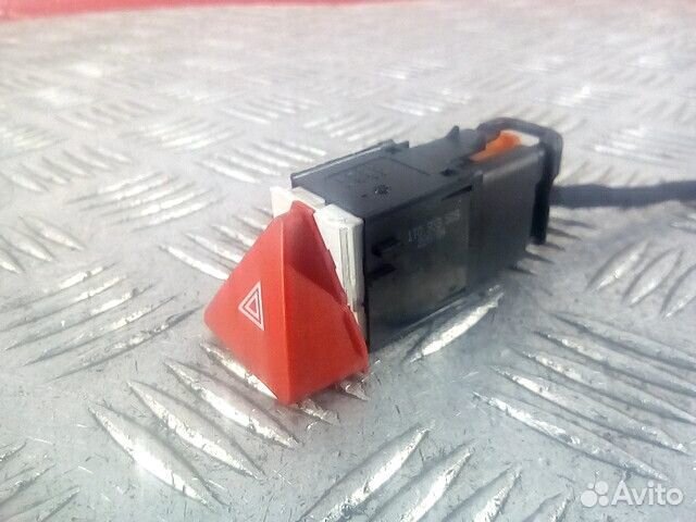 Кнопка аварийной сигнализации Volkswagen Caddy 2
