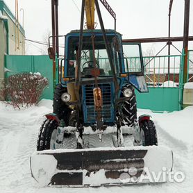 Минитрактор Русич Т-30 ВОМ 4x4 с фронтальным погрузчиком