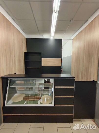 Барная стойка, Стеллажи для торговли