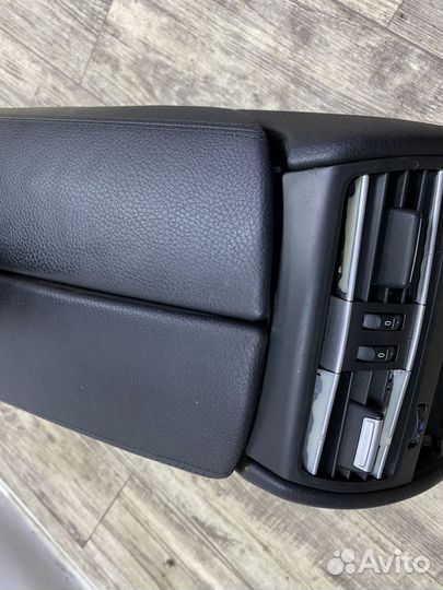 Подлокотник передний черный BMW F01 F02