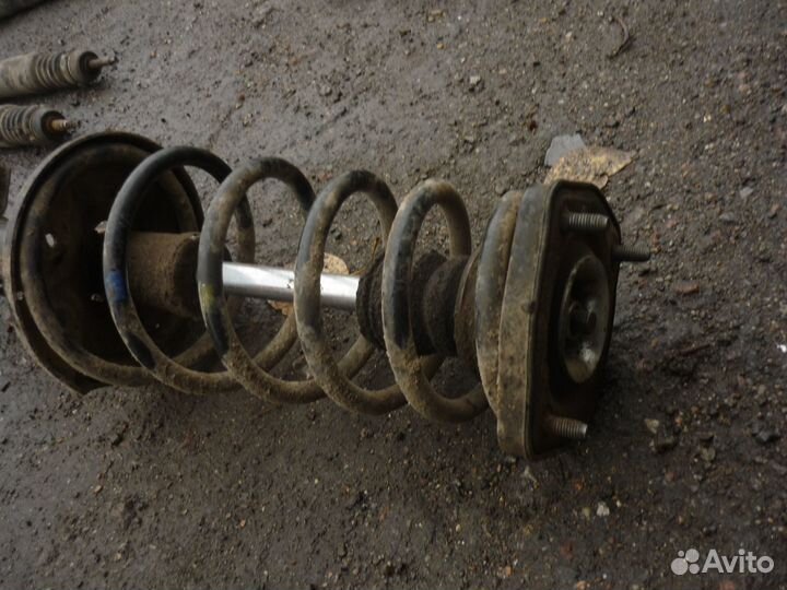 Задняя левая стойка Хундай Элантра 3 XD