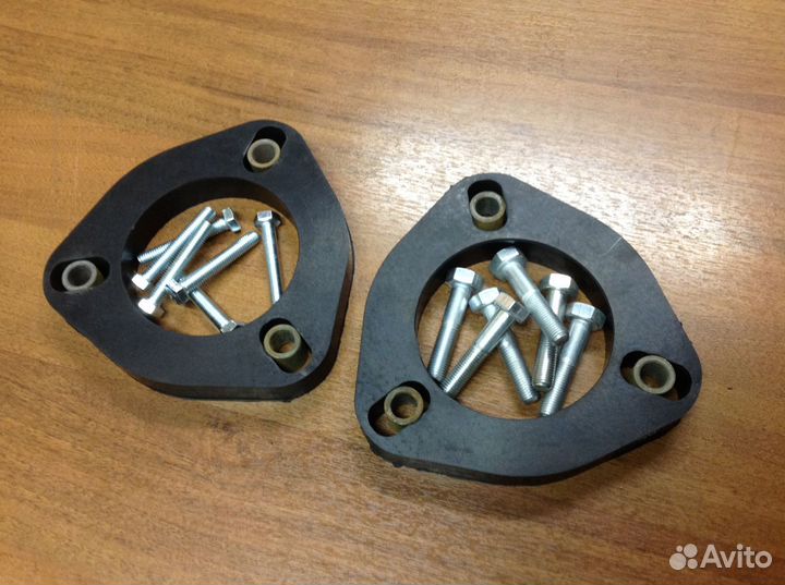 Проставки увеличения клиренса Судзуки Лиана перед