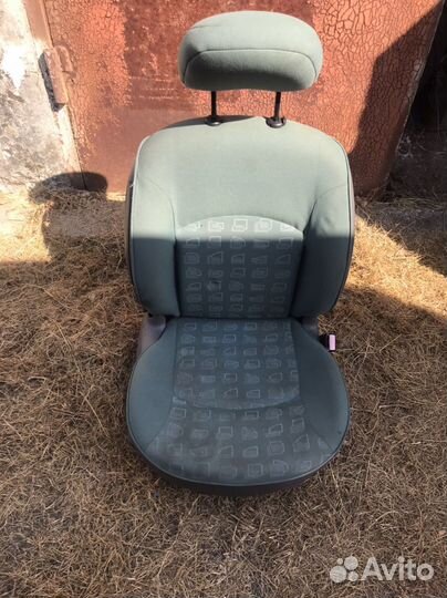 Сидение переднее правое Peugeot 206