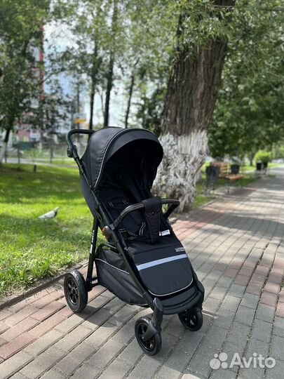 Прогулочная всесезонная коляска Siesta, черный