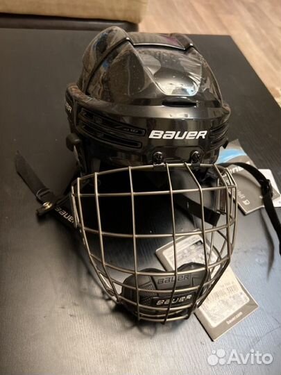 Хоккейный шлем