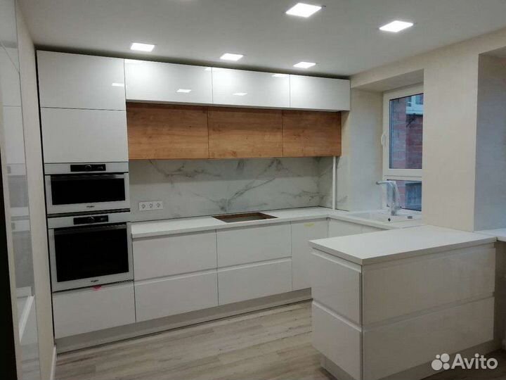 Кухонный гарнитур выставочный образец