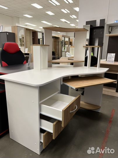 Стол компьютерный