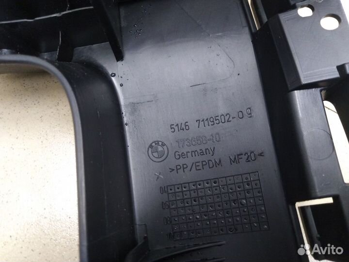 Направляющая шторки багажника 1-серия E87/E81 2004