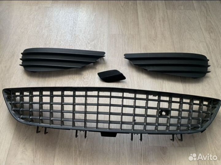 Решетка бампера нижняя на opel astra gtc(оригинал)