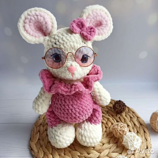 Вязаная игрушка мышка