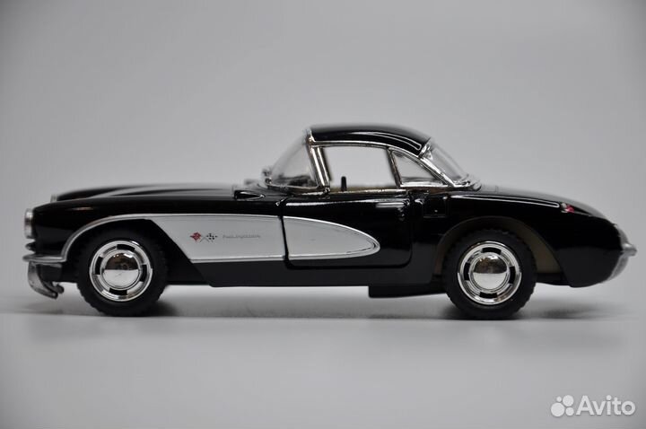 Модель автомобиля Chevrolet Corvette 1957 металл